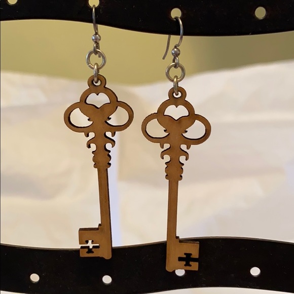 Green Tree Jewelry Jewelry - Green Tree Jewelry Skeleton Key Earrings